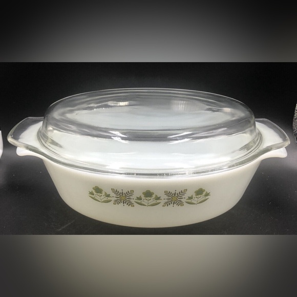 Vintage Fire King Anchor Hocking 1.5 Quart Baking Dish with lid - Picture 2 of 5